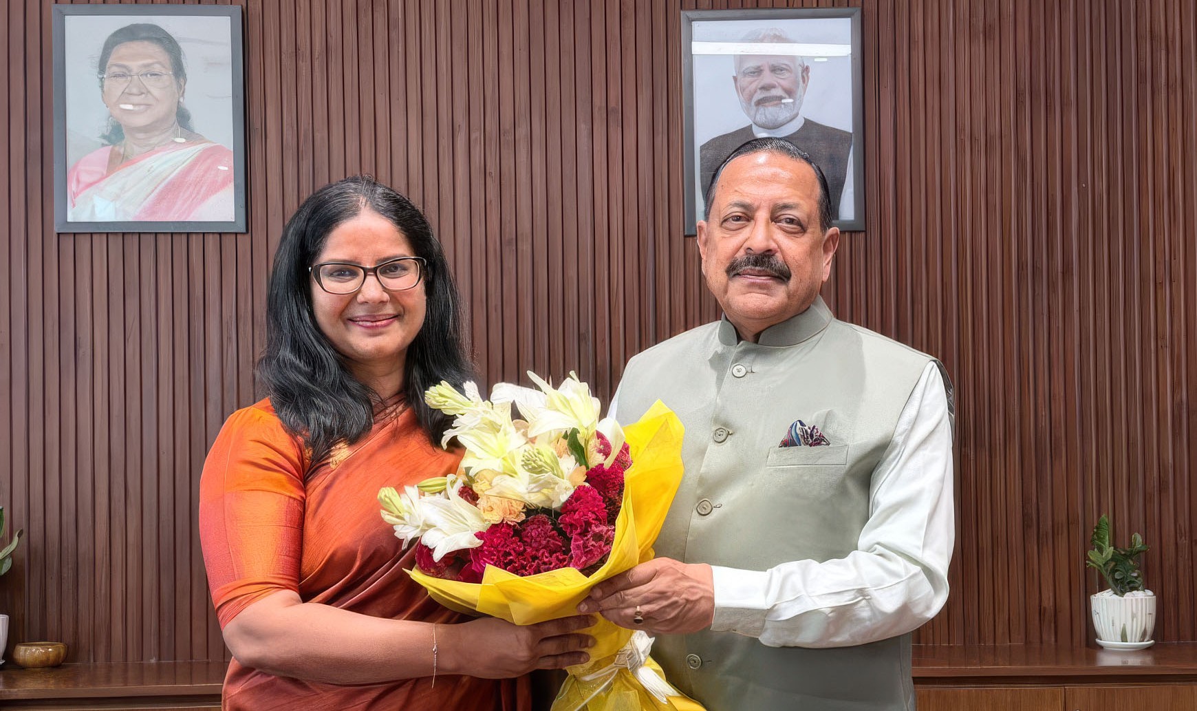 CSIR-IMTECH की डायरेक्टर डॉ. अल्का राव ने विज्ञान और प्रौद्योगिकी मंत्रालय के माननीय मंत्री श्री जितेंद्र सिंह से मुलाकात की।